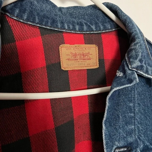 vintage Levi’s buffalo plaid trucker jacket - Picture 2 of 6